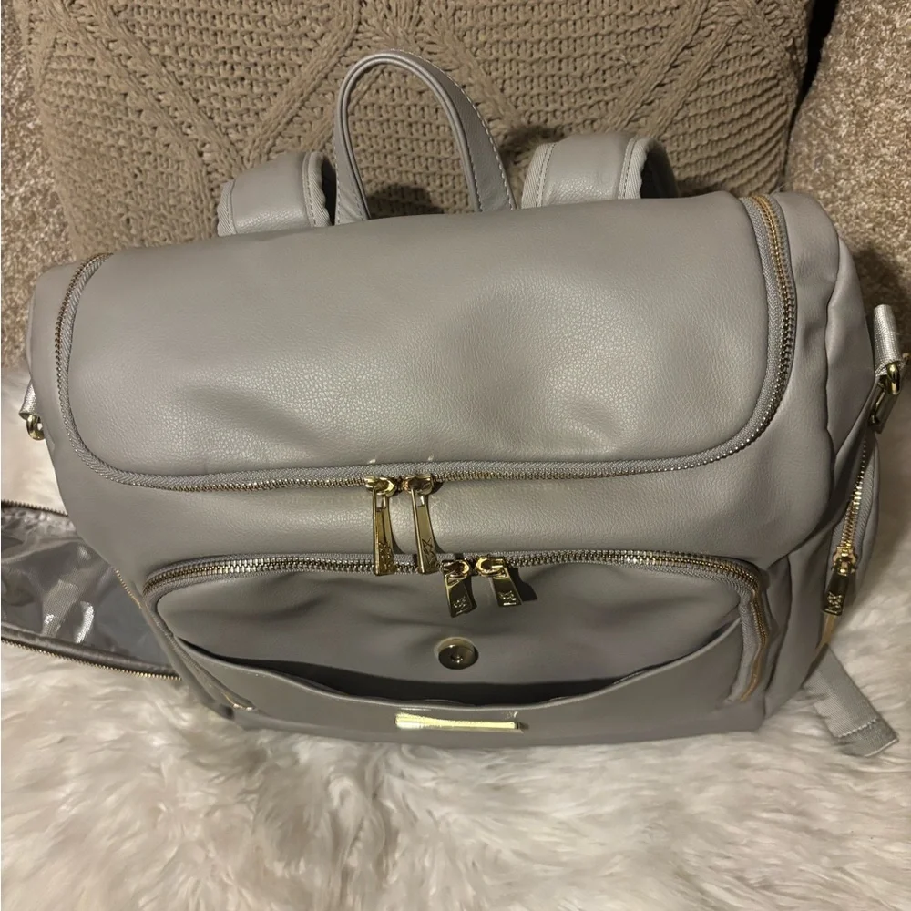 🩷💙Grey Fox Gray Diaper Bag with Gold Accents💙BABY BAG 👶 OF QUALITY. BOX B